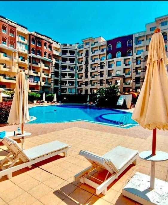 Апартаменты Sunny Studio With 3 Swimming Pools Florenza Хургада Экстерьер фото